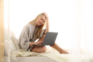 30代女性の立ち仕事でのむくみ対策に最適な糖質カットサプリの選び方は？